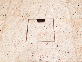 Elegant floor socket with tileable cover