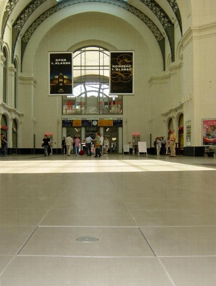 Bodentanks  im Hauptbahnhof Dresden