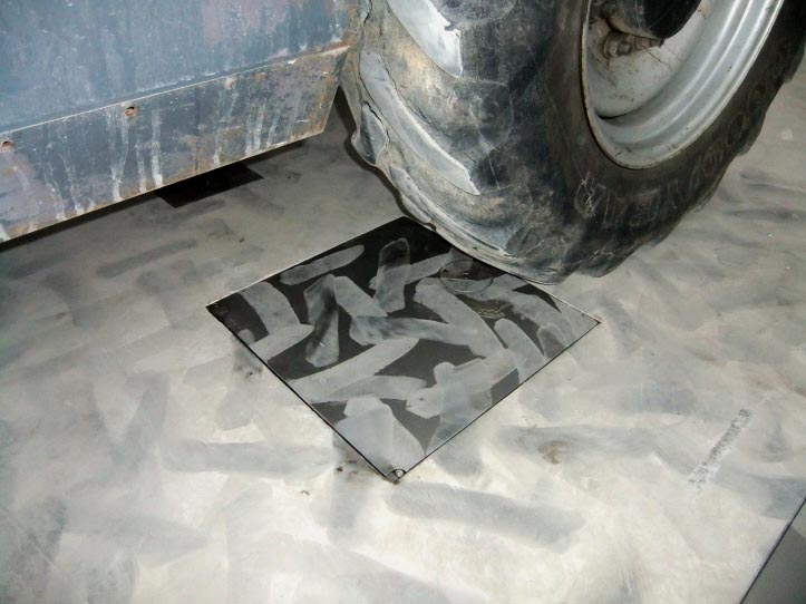 Floor pits in hangars must withstand heavy loads