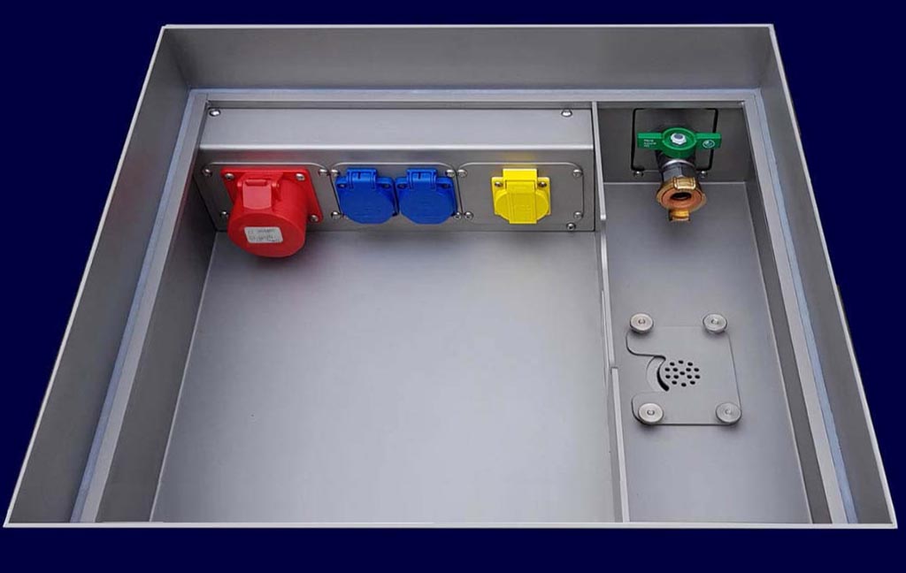 Buitenberijk-Vloertank type Vechta, waterdicht, voor plaveisel, truck proof, met stroom en water-aansluitingen