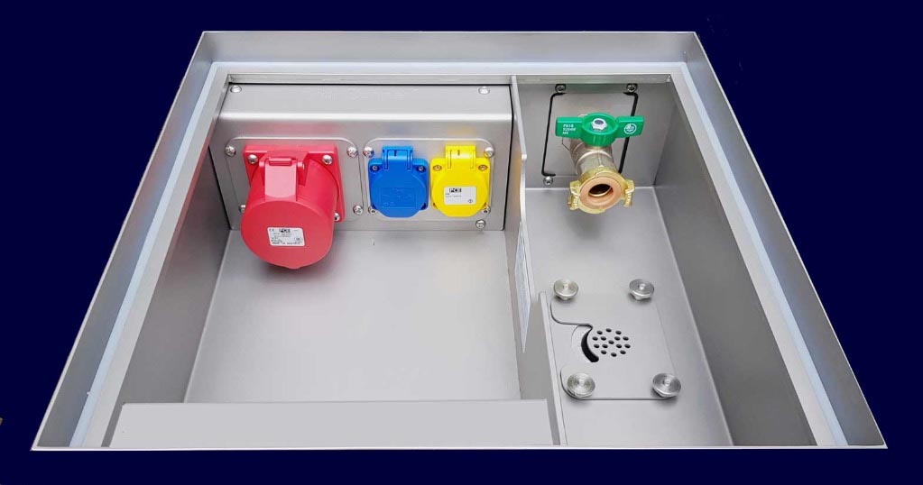 Floor Tank type UMKIRCH, 4 power / data modules and a separate compartment for distributor or tapwater/wastewater