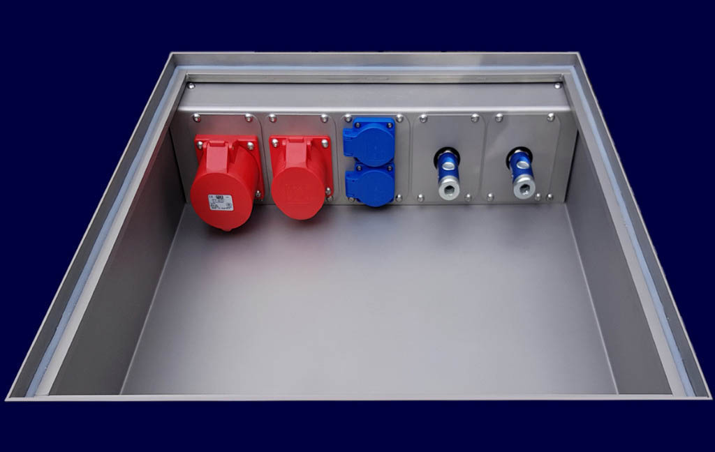 Floor-mounted electric tank type VACHA, up to 5 CEE power sockets 32 amps