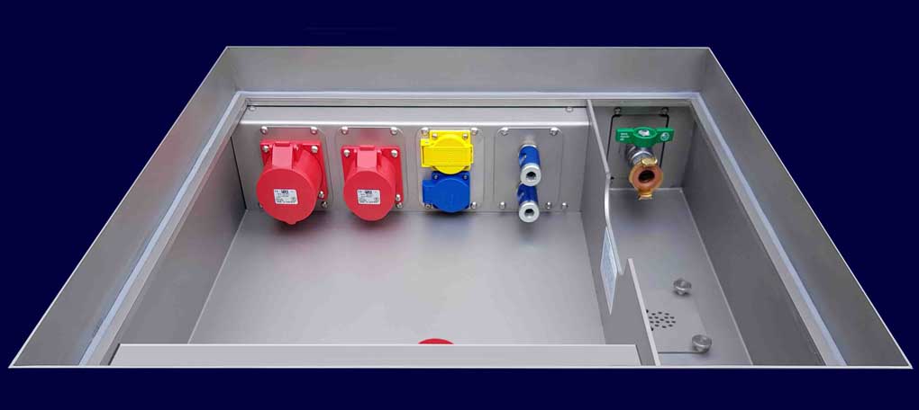 RVS-Vloertank type WEEZE, 8 equipment-modules M3 tot CEE 32 A, water- en afvalwater