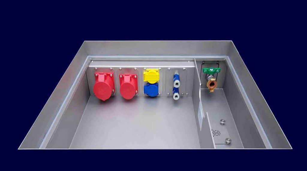 Combinatie-vloertank met stopcontacten, toevoerwater en afvalwater