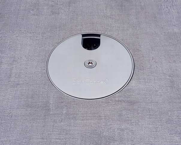 Qualit&auml;ts-Bodensteckdose mit Kabelauslass fuer Mobiltheken in Einkaufszentren