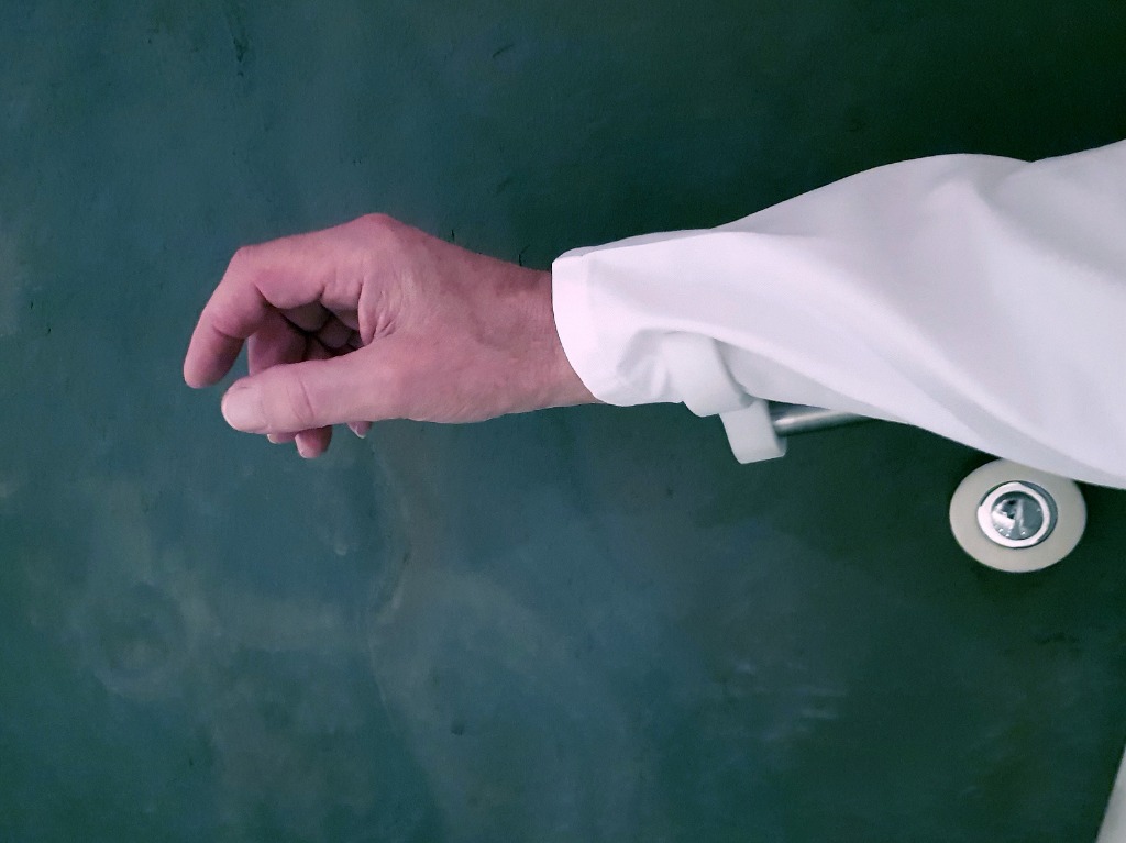 Tür öffnen ohne etwas zu berühren